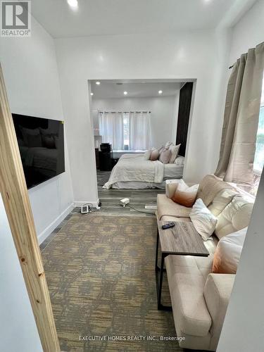 650 Oxford Street E, London East, ON - Indoor Photo Showing Other Room