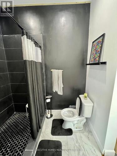 650 Oxford Street E, London East, ON - Indoor Photo Showing Bathroom