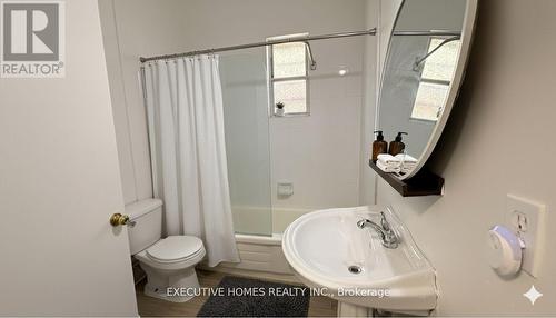 650 Oxford Street E, London East, ON - Indoor Photo Showing Bathroom