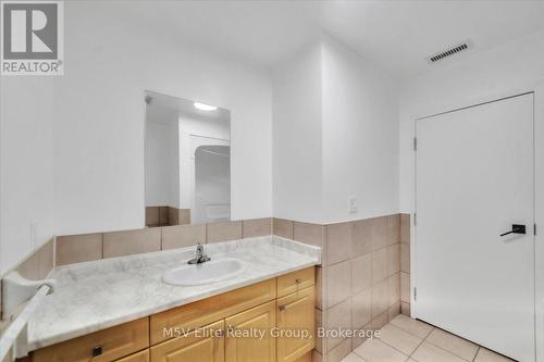 302 - 150 Colborne Street, Brantford, ON - Indoor Photo Showing Bathroom