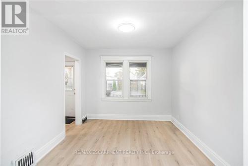 8 Leeds Street, Hamilton, ON - Indoor Photo Showing Other Room