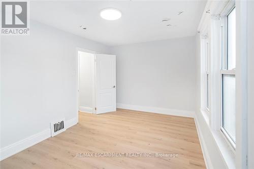 8 Leeds Street, Hamilton, ON - Indoor Photo Showing Other Room