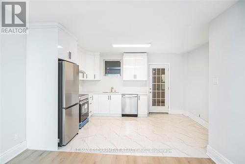 8 Leeds Street, Hamilton, ON - Indoor Photo Showing Kitchen