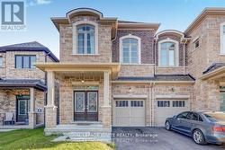 35 PETER HOGG COURT  Whitby, ON L1P 0N2