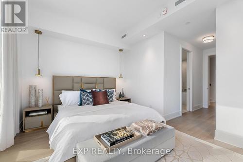 418 - 399 Royal Orchard Boulevard, Markham, ON - Indoor Photo Showing Bedroom