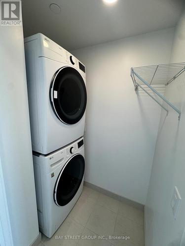 3103 - 395 Square One Drive, Mississauga, ON - Indoor Photo Showing Laundry Room