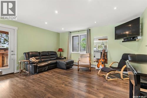 225 3Rd Street E, Regina Beach, SK - Indoor Photo Showing Living Room