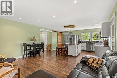 225 3Rd Street E, Regina Beach, SK - Indoor Photo Showing Living Room