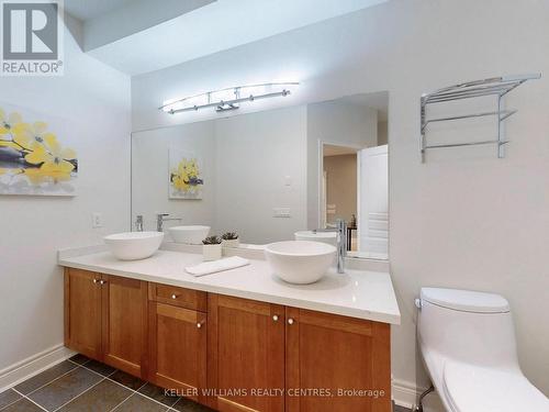 29 Tucker Court, Aurora, ON - Indoor Photo Showing Bathroom