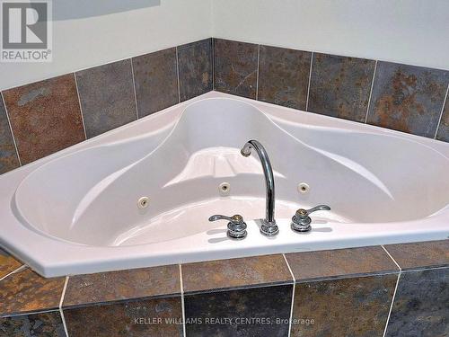 29 Tucker Court, Aurora, ON - Indoor Photo Showing Bathroom