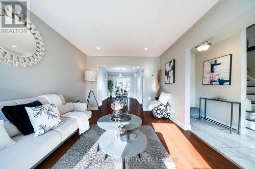 3333 Mainsail Crescent, Mississauga, ON - Indoor Photo Showing Living Room