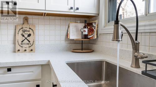 3333 Mainsail Crescent, Mississauga, ON - Indoor Photo Showing Kitchen