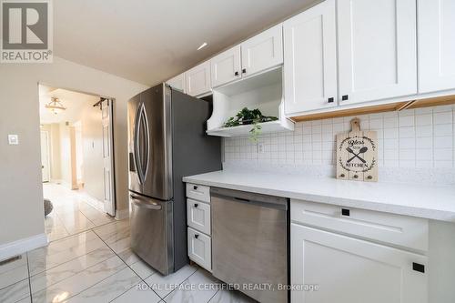 3333 Mainsail Crescent, Mississauga, ON - Indoor Photo Showing Kitchen