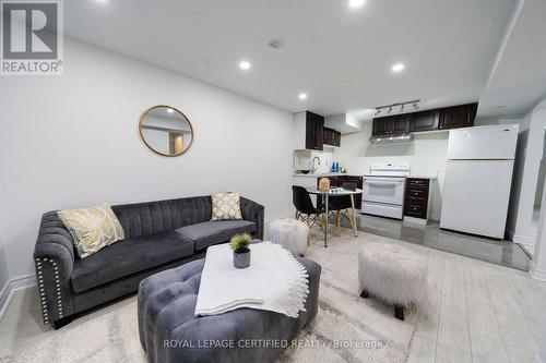 3333 Mainsail Crescent, Mississauga, ON - Indoor Photo Showing Living Room