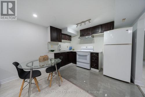 3333 Mainsail Crescent, Mississauga, ON - Indoor Photo Showing Kitchen