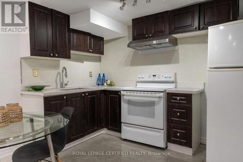 3333 Mainsail Crescent, Mississauga, ON - Indoor Photo Showing Kitchen