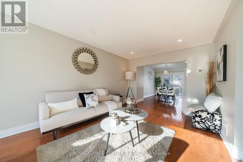 3333 Mainsail Crescent, Mississauga, ON - Indoor Photo Showing Living Room