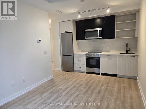 616 - 2300 St Clair Avenue W, Toronto, ON - Indoor Photo Showing Kitchen