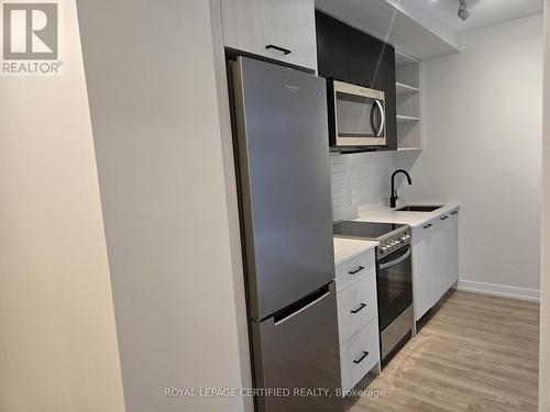 616 - 2300 St Clair Avenue W, Toronto, ON - Indoor Photo Showing Kitchen