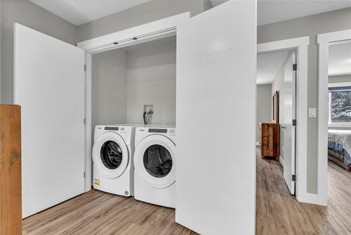 103 Abbey Road, Princeton, BC - Indoor Photo Showing Laundry Room