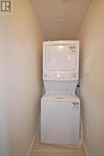 318 - 570 Lolita Gardens, Mississauga, ON - Indoor Photo Showing Laundry Room