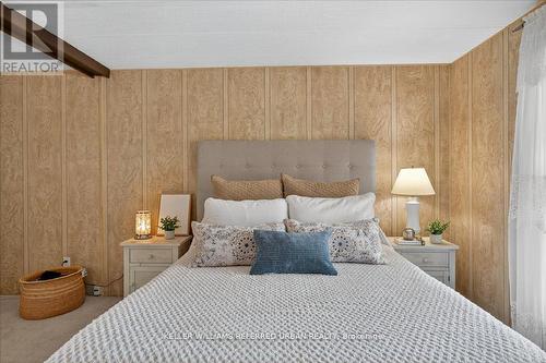 7 Sunset Drive, Innisfil, ON - Indoor Photo Showing Bedroom