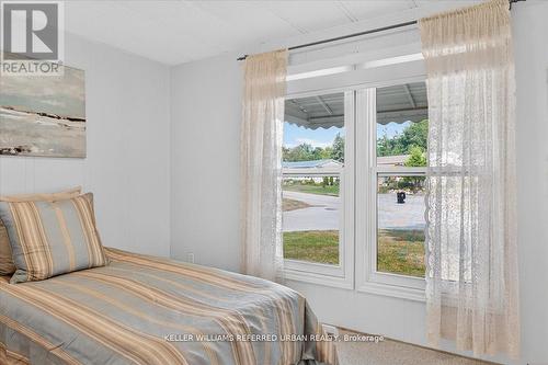 7 Sunset Drive, Innisfil, ON - Indoor Photo Showing Bedroom