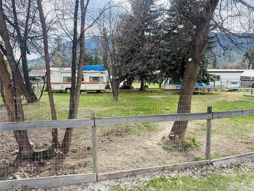 5744 Vermillion Street, Edgewater, BC 