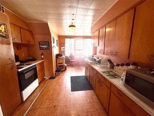 5744 Vermillion Street, Edgewater, BC 