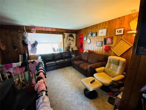 5744 Vermillion Street, Edgewater, BC 