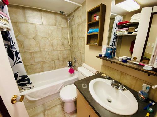 5744 Vermillion Street, Edgewater, BC 