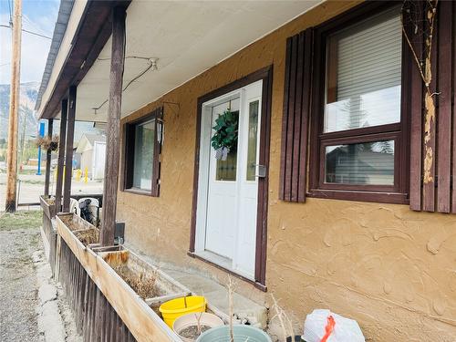 5744 Vermillion Street, Edgewater, BC 