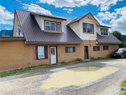 5744 Vermillion Street, Edgewater, BC 