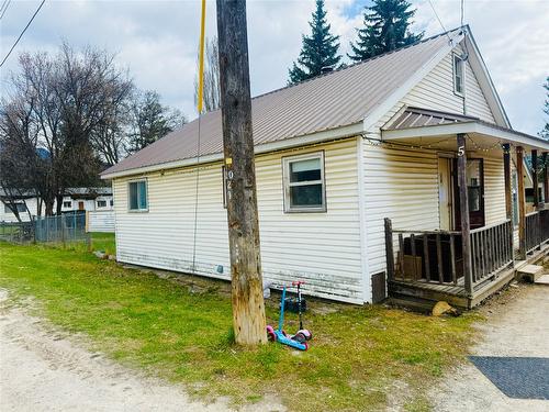 5744 Vermillion Street, Edgewater, BC 