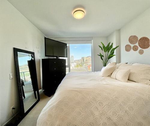 701-1588 Ellis Street, Kelowna, BC - Indoor Photo Showing Bedroom