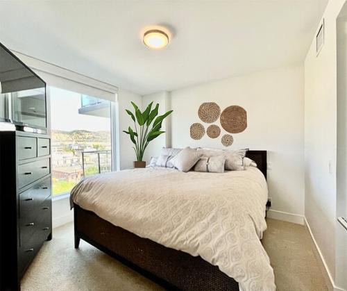 701-1588 Ellis Street, Kelowna, BC - Indoor Photo Showing Bedroom
