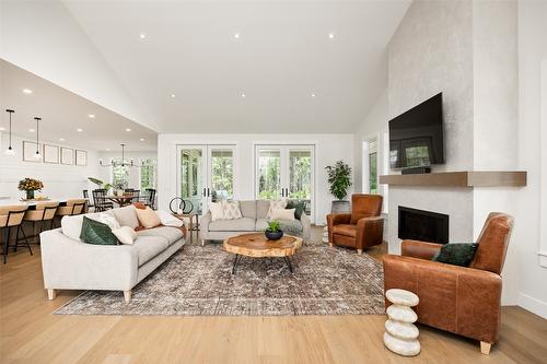 4135 June Springs Road, Kelowna, BC - Indoor Photo Showing Living Room With Fireplace