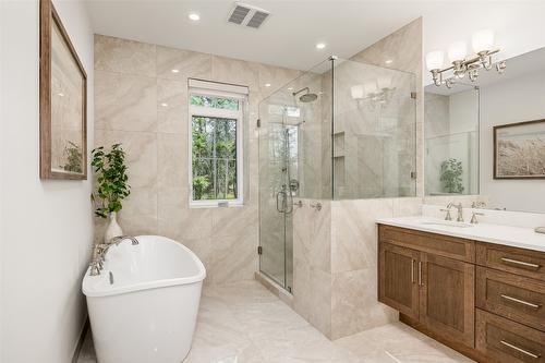 4135 June Springs Road, Kelowna, BC - Indoor Photo Showing Bathroom
