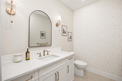 4135 June Springs Road, Kelowna, BC - Indoor Photo Showing Bathroom