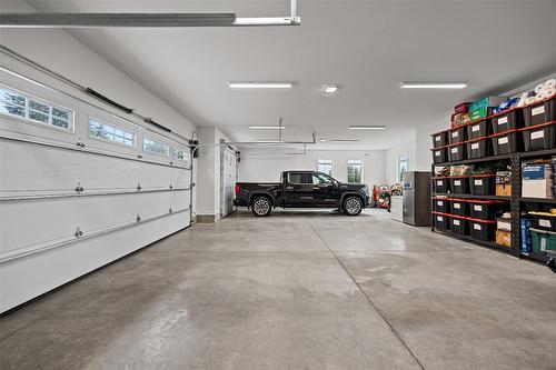4135 June Springs Road, Kelowna, BC - Indoor Photo Showing Garage