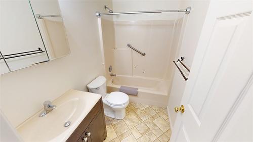 4-2504 12Th Street, Cranbrook, BC - Indoor Photo Showing Bathroom