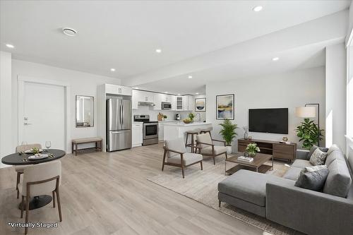 4619 Fordham Road, Kelowna, BC - Indoor Photo Showing Living Room