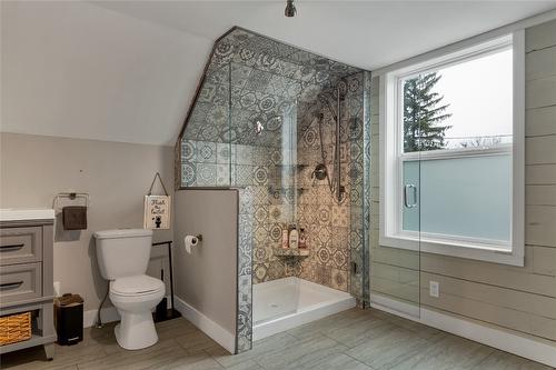 1505 32 Avenue, Vernon, BC - Indoor Photo Showing Bathroom