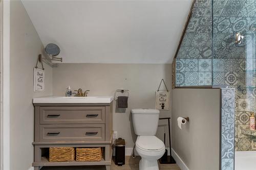 1505 32 Avenue, Vernon, BC - Indoor Photo Showing Bathroom
