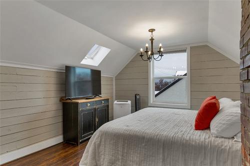 1505 32 Avenue, Vernon, BC - Indoor Photo Showing Bedroom