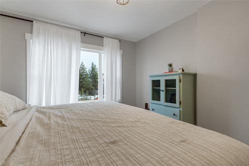1505 32 Avenue, Vernon, BC - Indoor Photo Showing Bedroom