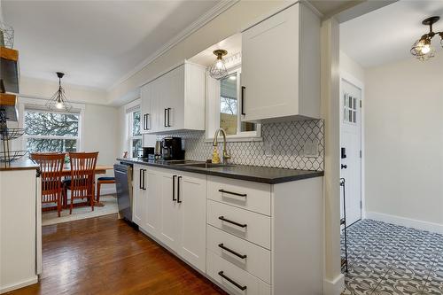 1505 32 Avenue, Vernon, BC - Indoor Photo Showing Kitchen