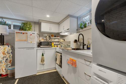 1505 32 Avenue, Vernon, BC - Indoor Photo Showing Kitchen