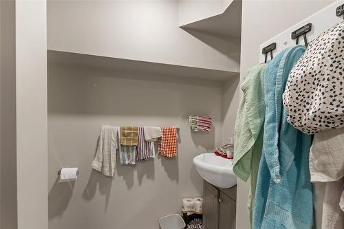 1505 32 Avenue, Vernon, BC - Indoor With Storage