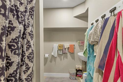 1505 32 Avenue, Vernon, BC - Indoor With Storage